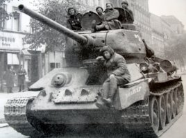 Урал - это не только Горы. Это Люди. Крепкие, как эти горы. Надёжные. В Войну все кто мог - ушел на фронт. (на иллюстрации - памятник Уральскому Добровольческому Танковому Корпусу.) А кто не мог - ковал Оружие Победы - Т-34. В тот момент его выпускали все тяжеломашиностроительные мощности - и УВЗ, и Уралмаш, и УралТрансМаш. В кузнях УРАЛА ковалась ПОБЕДА. На последней иллюстрации - продолжение работы дедов и отцов.