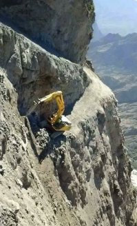 его яйца весят явно больше, чем этот экскаватор.