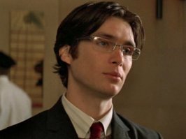 Мне нравится не "оскароносный", и даже ни разу не номинированный, Киллиан Мерфи. На мой взгляд, один из самых недооцененных актеров. Отсутствие статуэтки не делает его менее талантливым. Отлично вживается в роль, будь то доктор Крэйн из "Темного Рыцаря", Томас Шелби из "Острых Козырьков", Патриция из "Завтрака на Плутоне", или Джексон Риппнер из "Ночного Рейса". А сколько еще таких недооцененных актеров??!! Оскар - не показатель таланта.