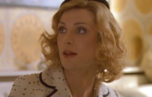 Мне нравится не "оскароносный", и даже ни разу не номинированный, Киллиан Мерфи. На мой взгляд, один из самых недооцененных актеров. Отсутствие статуэтки не делает его менее талантливым. Отлично вживается в роль, будь то доктор Крэйн из "Темного Рыцаря", Томас Шелби из "Острых Козырьков", Патриция из "Завтрака на Плутоне", или Джексон Риппнер из "Ночного Рейса". А сколько еще таких недооцененных актеров??!! Оскар - не показатель таланта.