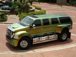 Не надо ничего изобретать. Есть Ford F-650 в множестве комплектаций