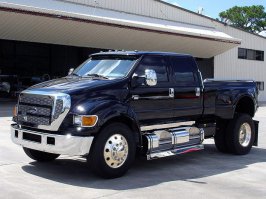 Не надо ничего изобретать. Есть Ford F-650 в множестве комплектаций