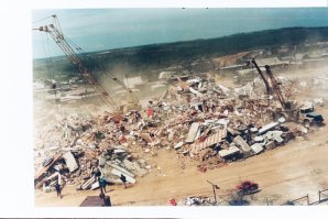 Центральный аэромобильный спасательный отряд. Сахалин. Нефтегорск. Май 1995 года.