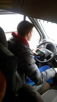 а ты на другом конце стола сидишь и ждешь его, думаешь "ска, чет долго так, стратегию разрабатывает бл. , щас зарейзит [мат] как много дегнег..."