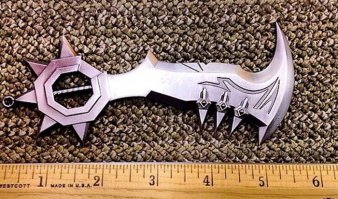 нож должен быть ужасен и брутален 
(линейка в дюймах, если что)