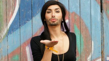 только не ЭТА(О)!!!!  (свят-свят....)