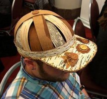 Мама сшила мне штаны из берёзовый коры.
Что бы попа не потела
Не кусали комары.