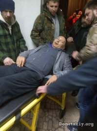 В аэропорту при аресте упал в обморок «киборг», оказавшийся заурядным мародером и бандитом

В аэропорту «Борисполь» задержан боец ДУК «Правый сектор» Станислав Корбань, воевавший в Донецком аэропорту.

Об этом на своей странице в Facebook сообщил адвокат подозреваемого Влад Добош.
 
В аэропорту при аресте упал в обморок «киборг», оказавшийся заурядным мародером и бандитом
«Сегодня он прилетел в Борисполь после реабилитации, которую проходил в Сеуле после ранения, которое он получил в бою под Белокаменкой, — сообщил юрист. — Сегодня в аэропорту «Борисполь» был задержан по постановлению Мариупольского суда.
Пока друга «Барса» отправляют в больницу. Но после этого его хотят увезти в Мариуполь с целью избрания меры пресечения. Другу «Барсу» шьют стандартный «репрессивный пакет» уголовных статей. Разбой, похищение авто, незаконное лишение свободы. Делается все по заявлениям сепаров. Режим внутренней оккупации продолжает репрессии против бойцов-добровольцев».