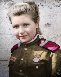 а глаза у нее такие же как и были в юношестве... с такой озорной задоринкой....