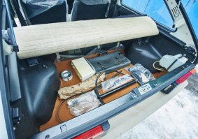 забыл совсем. тут на фото должен еще обязательно запасной тросик сцепления быть. потому как в "Таврии" он от педали до коробки идет очень хитро - где-то посередине изгибается под углом 90°. из-за этого постоянно перетирается и ПЦ - сцепления нету.