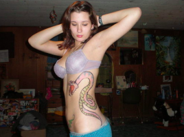 Змею рвёт)))