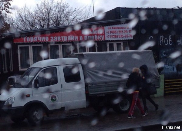 Москва. Люблинская улица в районе метро текстильщики. Ж...па постоянная и вечная и в будни и в праздники и ночью и днём. Так, что и завтраки и обеды в пробку там реально актуальны