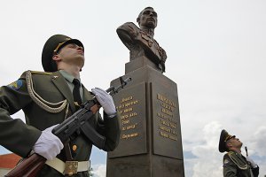 У нас на Кубани хорошо помнят героя!!! Батя столько про него рассказывал, что в какой то момент я даже подумал что он наш земляк)))