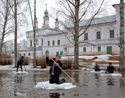 Даже мы так катались на пеноплоастинах, в своём счастливом,советском детстве.
СУПЕР!