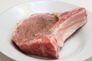 На 5 кг мяса сок 1 лимона, и мясо только анрекот, рубленый по ребру целиком. Куски огромные все прекрасно прожаривается.