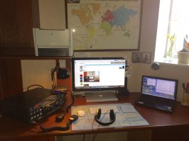 А вот моя радиорубка. Я радиолюбитель с позывным.
