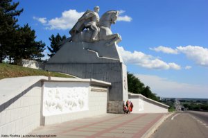 М-4 Дон, памятник легендарным казакам от потомков
