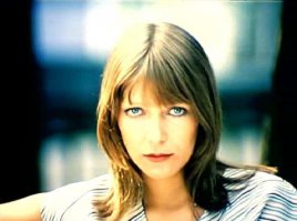 Мысли о самоубийстве приходили к Елене и раньше - её снимали с подоконников, ловили на подножках мчащихся поездов, отнимали пистолет… А может быть она просто играла в самоубийство?!

Развязка произошла 23 августа 1997 года. В течение всего дня она беспрерывно диктовала сообщения на пейджер Олегу.
 Сначала: «Где ты? Приезжай». Через несколько часов: «Приезжай, я умираю». Намеренно ли она облила себя керосином и подожгла, или это была очередная игра в самоубийство, закончившаяся трагически – теперь уже, наверное, не узнает никто.
Официальной версией следствия стало неосторожное обращение с огнём.

С ожогами 85 процентов поверхности тела актриса была госпитализирована в институт Склифосовского. Обгоревшее тело Елены Майоровой положили в клинитрон - специальную кровать, где флюидирующий песок создаёт эффект воздушной подушки.
 Казалось, сознание к Лене уже не вернётся. Но медсестра, взглянувшая на фотографию в паспорте, воскликнула невольно:
 «Надо же, как на артистку похожа!», и пациентка, уловив знакомое слово, внезапно откликнулась: «Да, я артистка». Это был последний всплеск майоровской гордости...