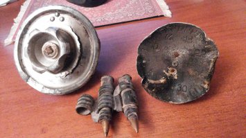 Наш поисковой отряд поднимал останки самолета Талалихина... вот некоторые части с него.