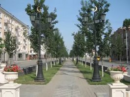 И где тут автор увидел бульвар? На сколько я понимаю бульвар это проезжая часть с пешеходной зоной между полосами встречного движения. Как говорится - почувствуйте разницу.