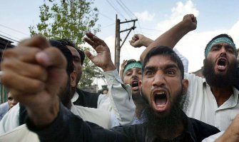 в гейропу на таких ездить (впрочем геи там наверное не решаться провести какой либо парад).
там можно будет отдать это чудо беженцам дабы им было комфортно передвигаться