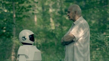 Стоит ли относиться к роботу по-человечески?