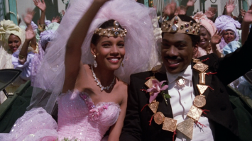 - И ты был готов отказаться от всего этого ради меня?
- Я и сейчас готов. Хочешь?
- Нееее