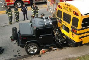 не не не, не в тачке дело, а именно в автобусе(они школьные автобусы проэктируют на совесть. для детей)