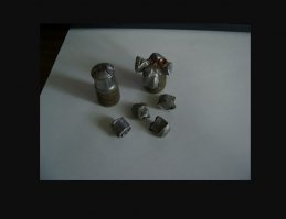 Пуля Ширинского-Шихматова была сконструирована более 100 лет назад князем А.А. Ширинским-Шихматовым для охоты на медведей. Материал - свинец, обладает высочайшим останавливающим эффектом. Используется по сей день. Ниже фото современного варианта