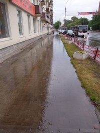Все хорошеет и расцветает Москва. И наша провинция не хочет отставать . Вот в Вологде плитку положили