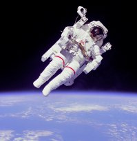 если вы космонавт( и то внизу очень шумные соседи)))