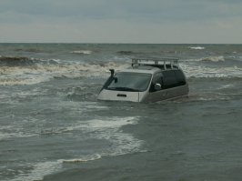 вот это подводная лодка, а на видео просто лужу проскочили :)