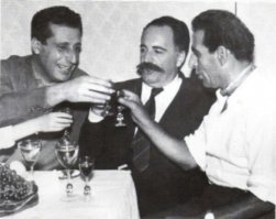 Американский писатель Уильям Сароян, режиссер Генрих Оганесян и композитор Арно Бабаджанян в Советской Армении