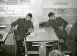 Нет такого места где бы солдат не смог поспать