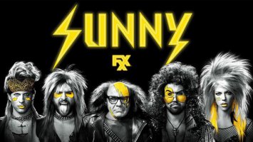 В Филадельфии всегда солнечно. На мой взгляд самый смешной, циничный и необычный сериал, учитывая что вышло уже 11 сезонов, но так и не скатились в УГ... больше всего нравится полное отсутствие толерантности у авторов(они же главные актеры сериала)