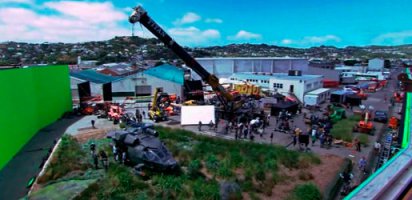 В 3д максе тоже можно делать, но пока объединяют в фильмах и моделирование и графику... На счет аватара только не знаю... там 80% графика, Властелин колец модели и костюмы с гримом 80%