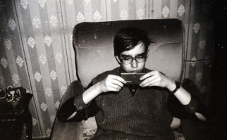 У нас всей коммунальной квартирой играли, и дети, и постарше, и взрослые. Сохранились фото: