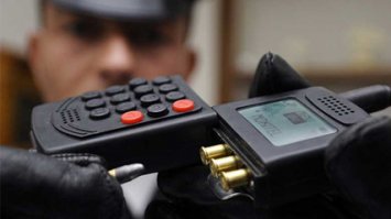 Пистолет маскируется под смартфон