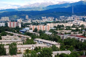 люблю Алма-Ату, я там родилась. 
Очень красивый город. 
сто лет там не была.