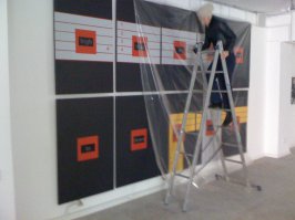Замечательные работы, получил удовольствие, спасибо Сергею Маршенникову и Serbento.

От себя:
Однажды мы устанавливали оборудование, нас поторапливали, мол завтра открывается выставка картин современных художников. Смотрю, а они только стены разукрашивают, картин нигде не видно. Крайне был удивлен, абстракции на стенах оказались картинами. Подпольно сделал несколько кадров. 
Может я чего-то в искусстве не понимаю?