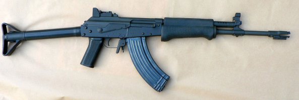 есть еще Израильский Galil AR
Финский Valmet Rk. 62
КНДР Type 56
и еще штук пятьсот или даже больше, видов и модификаций родного сердцу АК
и плевать все хотели на лицензии