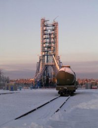 Имею за спиной 15 запусков Союзов с Плесецка СК-2, СК-3, СК-4. Пост порадовал глаз, но я представляю сколько проблем у боевого расчета при работе в первый раз. Для этого и повезли на сухой вывоз. 
Вот мои фотки правда без ракеты, работали фотографировать некогда было.