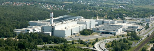 В глобальной экономике это норма - части производят в одних странах, потом перевозят в места сборки...

К слову Volkswagen еще у нас в Польше две модели собирает - Caddy и Transporter.