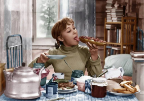 За секунду до красивой и нелепой гибели бутерброда))