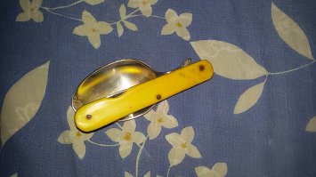 Ух, классная вещь 
А у меня уж не помню откуда вот такое чудо-юдо советского туризма лежит