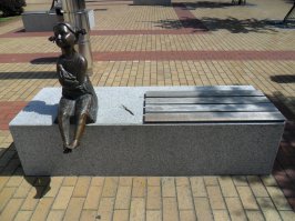 Девочка с птичкой, Клайпеда.