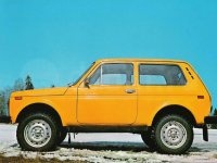 слабак ! 145 с горки по полевой дороге. 2121 начала 80х. у одного бывшего генерала забрали )) 20 лет у него в гараже простояла. когда покупали пробег был 5 000 км )) повозиться пришлось с ТО после такой закупорки конечно.  РЫЖИК ! как на фотке была...с хромом