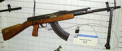 Я Вас умоляю... Испытания автомата Судаева АС-44 начались за несколько месяцев до появления Штурмгевера в войсках. Подчёркиваю -- именно огневые испытания, а не разработка. В таком случае на базе чего сделан АС-44? :)