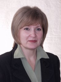 Наша декан в вузе - когда я еще училась, ей как помню, в те годы исполнилось 55 лет. Соответственно сейчас лет 66-67. В студенческие годы я думала, что ей где-то 48-50 и даже когда сказали, что у нее юбилей, удивилась - 50 лет, что ли, а как хорошо выглядит! И вообще глаза полезли на лоб, когда выяснилось, что 55...
А фото сделано в промежуток между нашим выпуском и нынешнем временем, выходит, ей тут под 60.