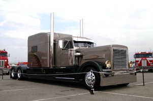 Тоже Американец только Peterbilt